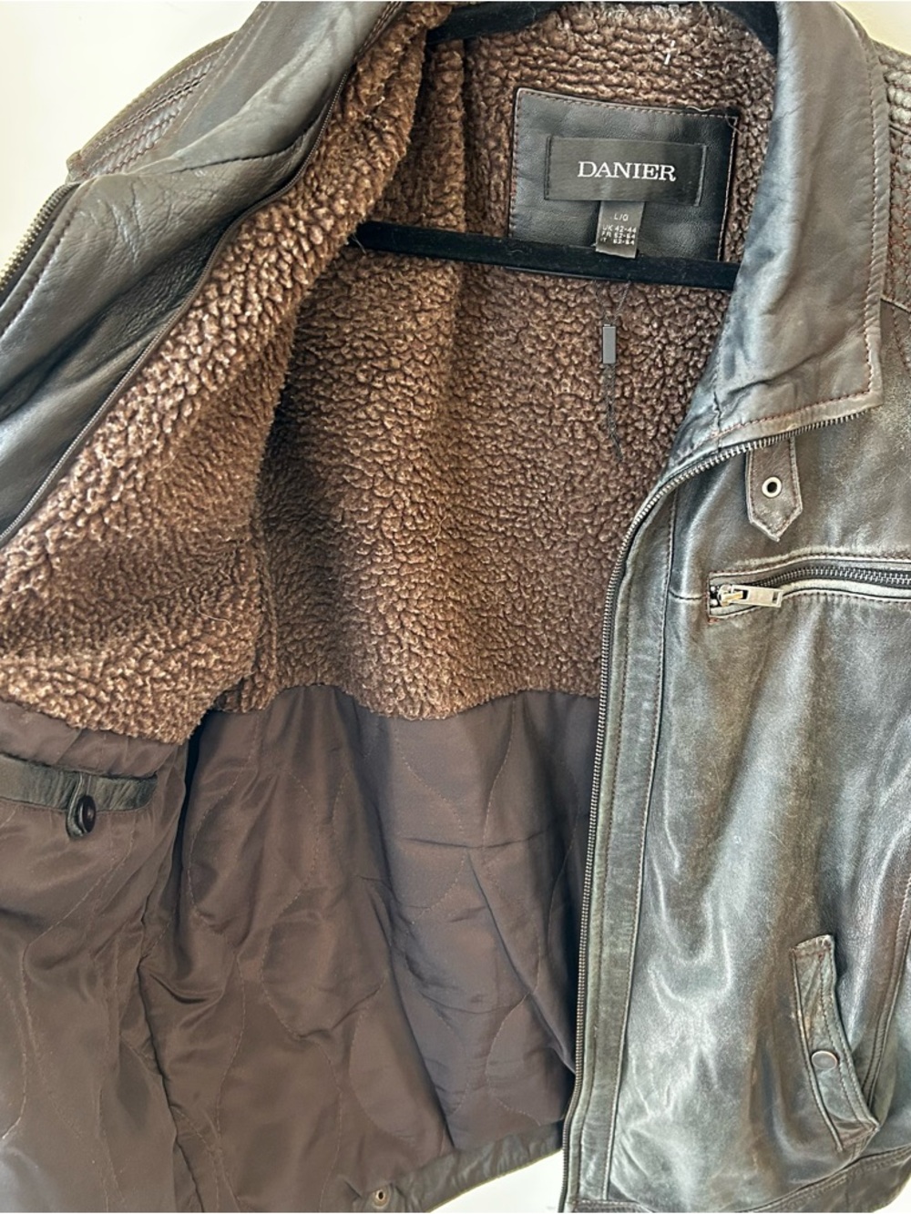 Danier Black Leather Moto Jacket Size Large Quilted Shoulder Full Zip Distressed - Picture 4 of 15